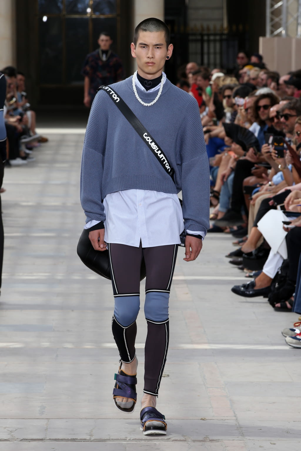 Fashion Week Paris Spring/Summer 2018 look 14 from the Louis Vuitton collection 男装