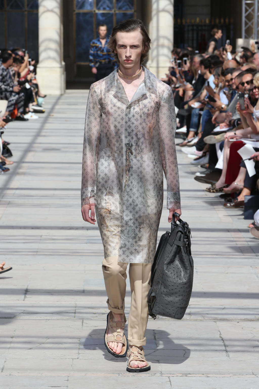 Fashion Week Paris Spring/Summer 2017 look 15 from the Louis Vuitton collection menswear