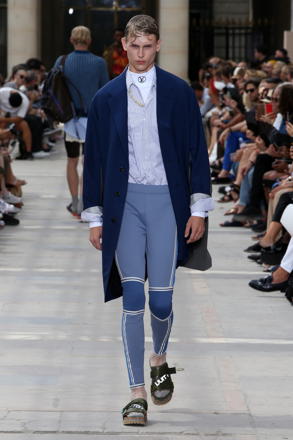 Fashion Week Paris Spring/Summer 2018 look 15 de la collection Louis Vuitton menswear