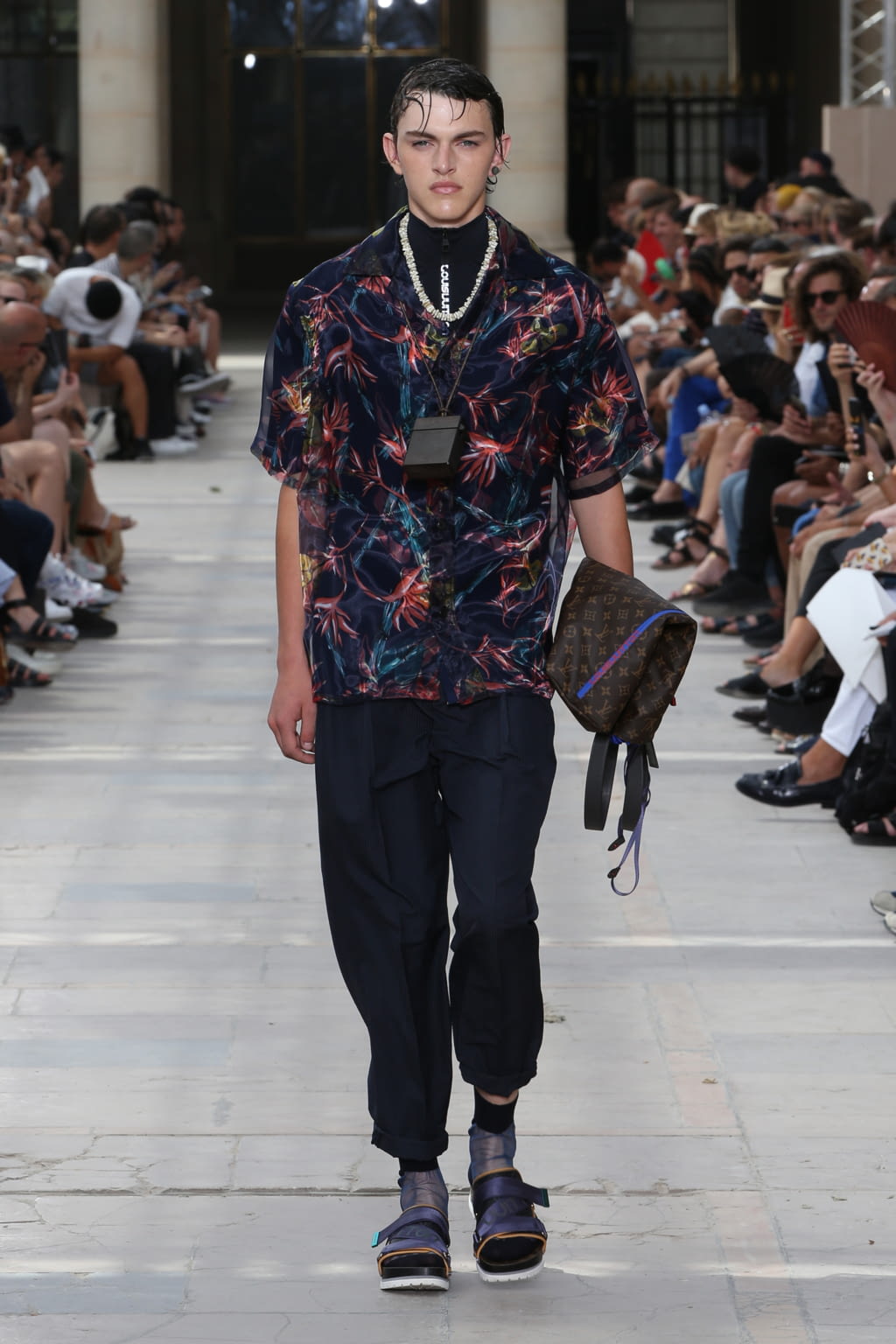 Fashion Week Paris Spring/Summer 2018 look 17 de la collection Louis Vuitton menswear