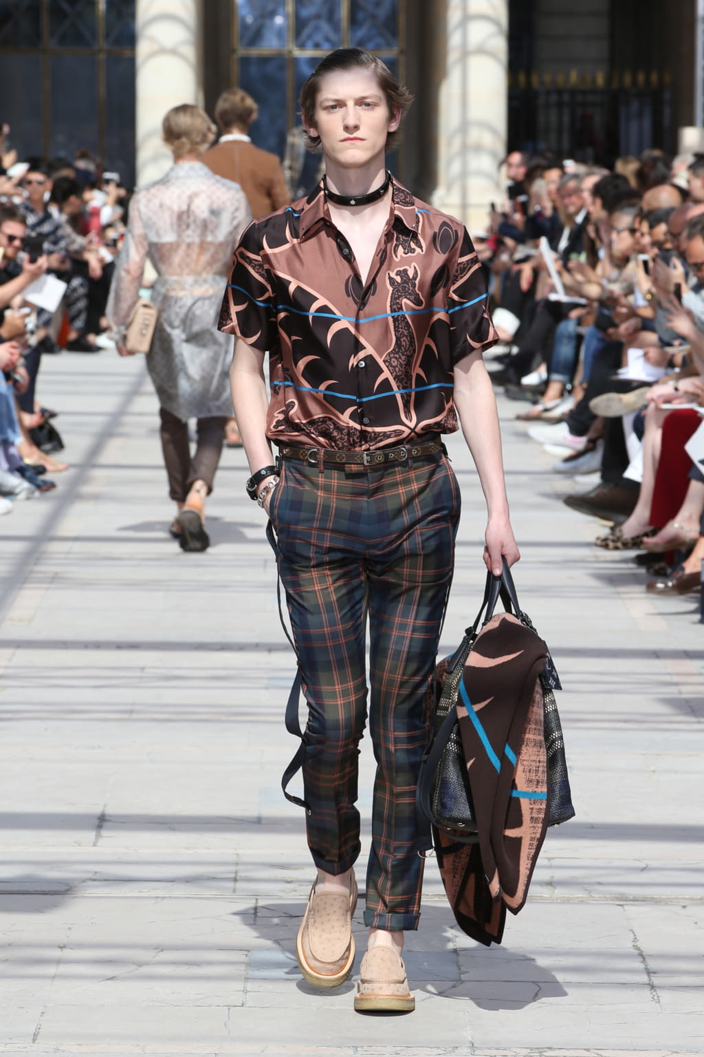 Fashion Week Paris Spring/Summer 2017 look 17 from the Louis Vuitton collection 男装