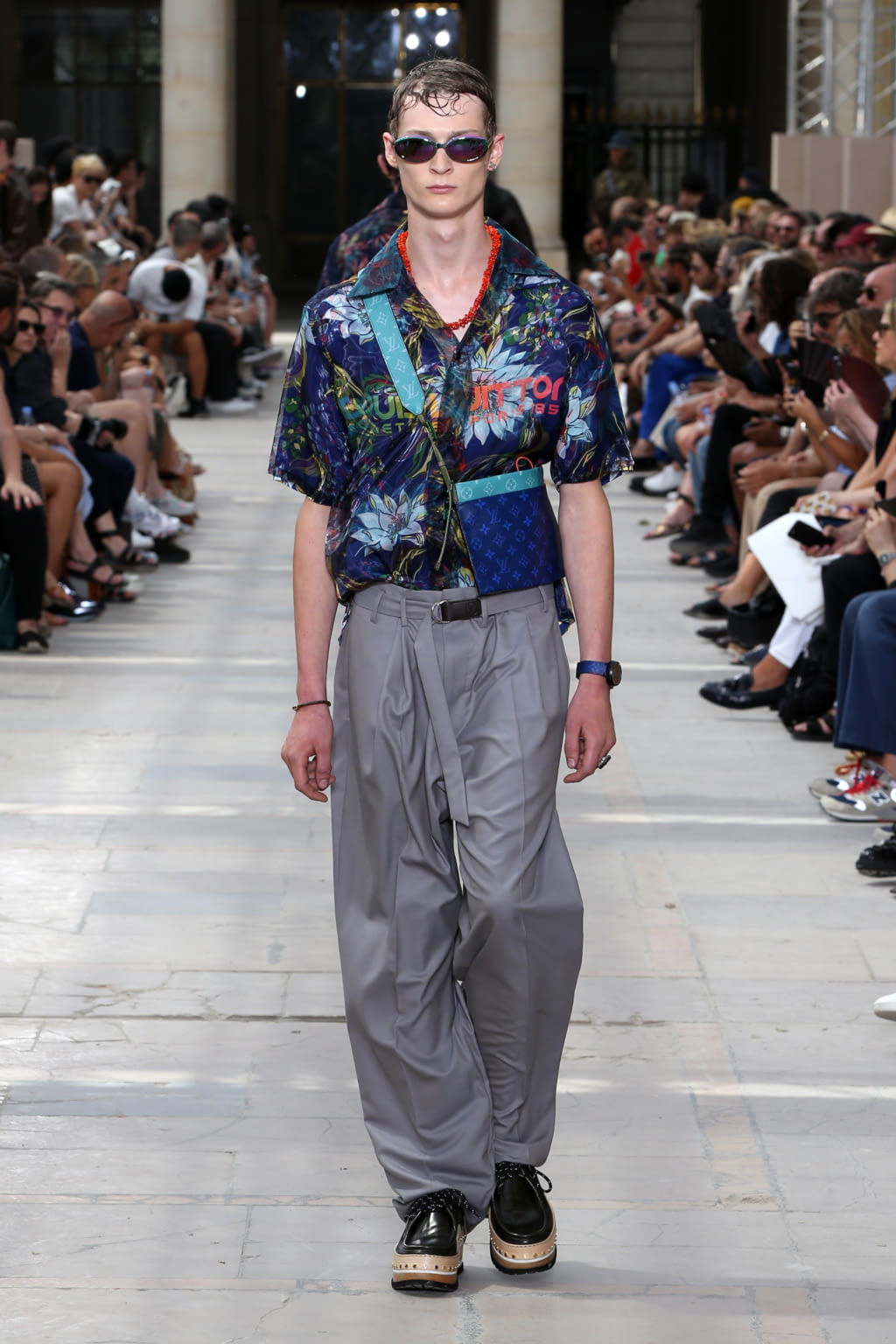 Fashion Week Paris Spring/Summer 2018 look 19 from the Louis Vuitton collection menswear