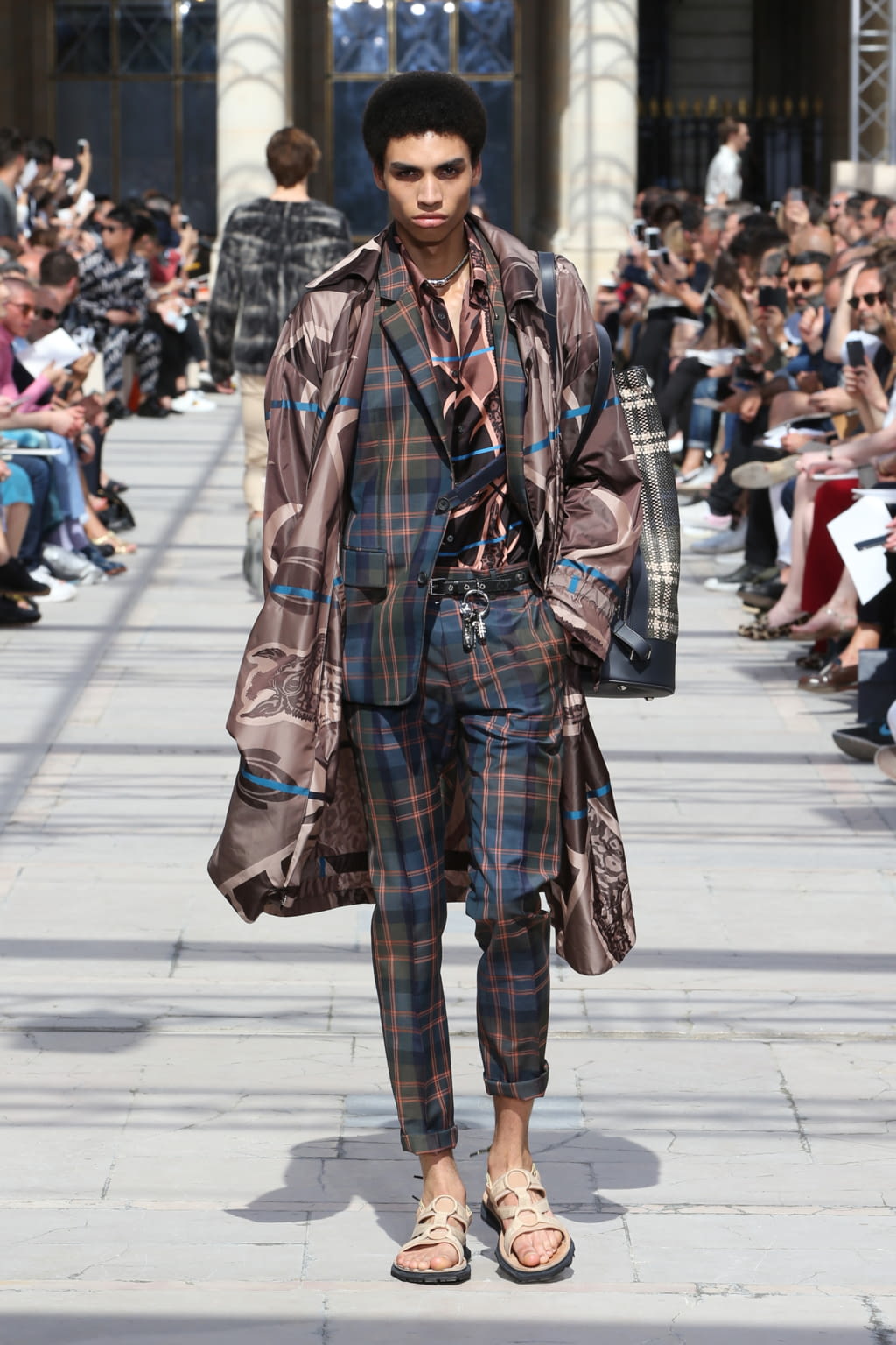 Fashion Week Paris Spring/Summer 2017 look 19 from the Louis Vuitton collection menswear