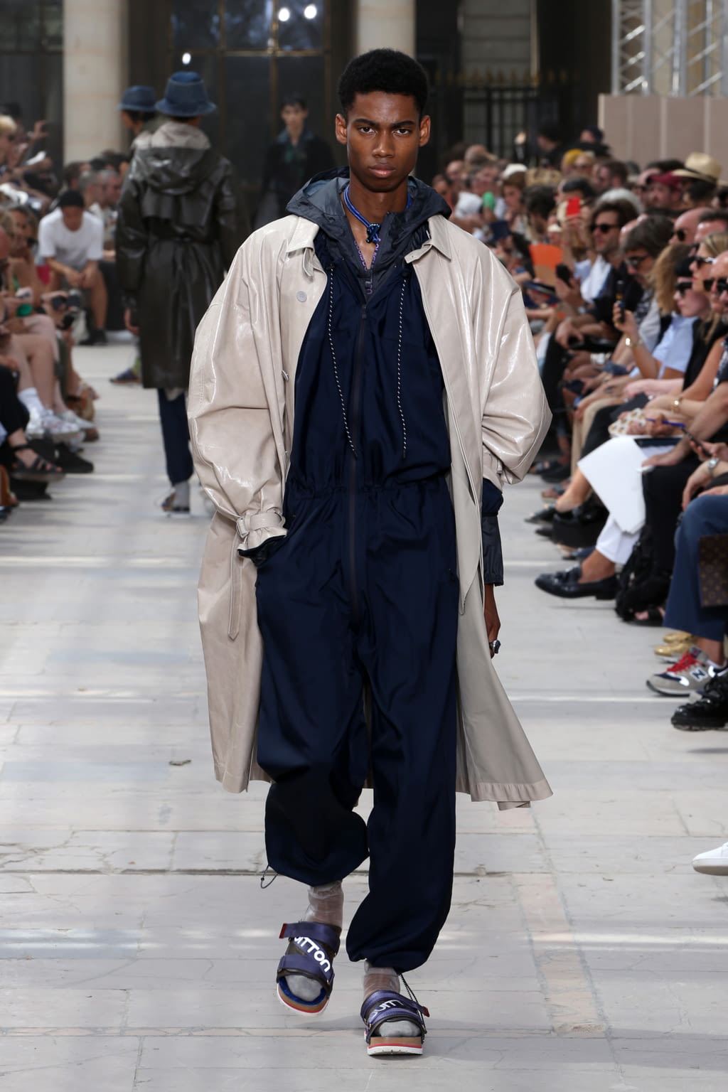 Fashion Week Paris Spring/Summer 2018 look 37 from the Louis Vuitton collection menswear