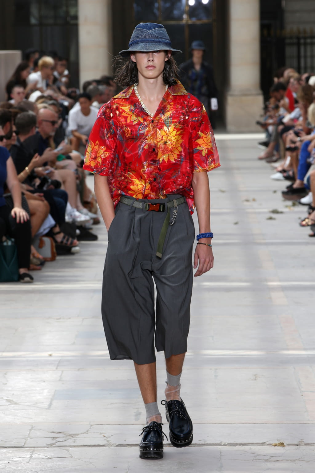 Fashion Week Paris Spring/Summer 2018 look 39 from the Louis Vuitton collection 男装