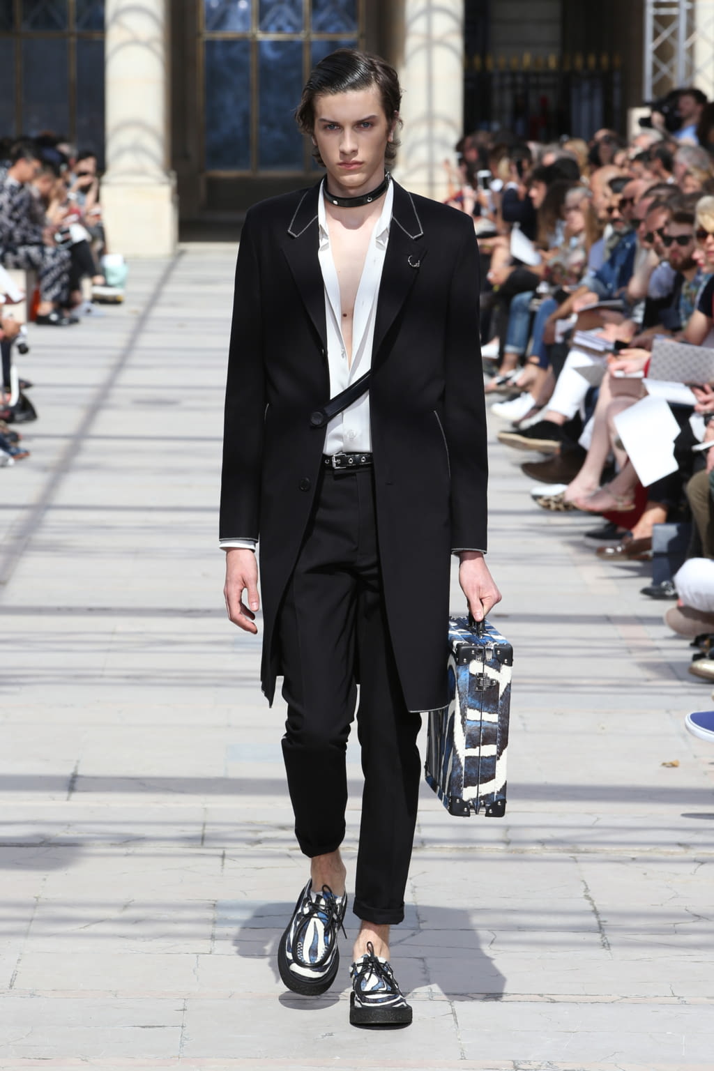 Fashion Week Paris Spring/Summer 2017 look 41 from the Louis Vuitton collection menswear