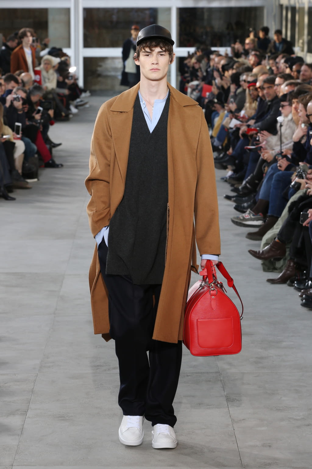 Fashion Week Paris Fall/Winter 2017 look 2 de la collection Louis Vuitton menswear