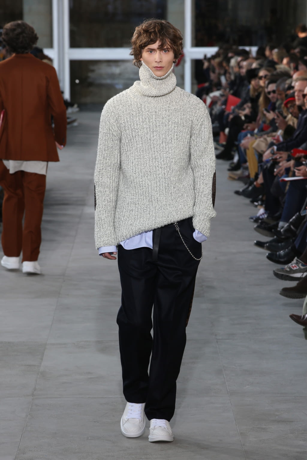 Fashion Week Paris Fall/Winter 2017 look 7 from the Louis Vuitton collection menswear