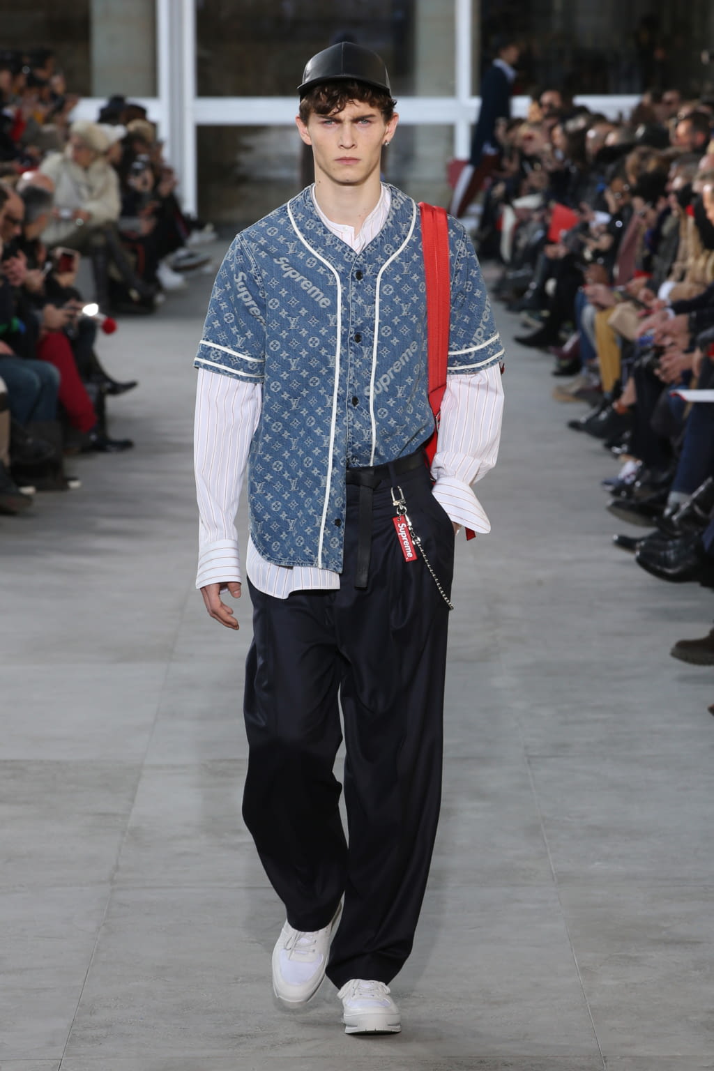 Fashion Week Paris Fall/Winter 2017 look 10 from the Louis Vuitton collection 男装