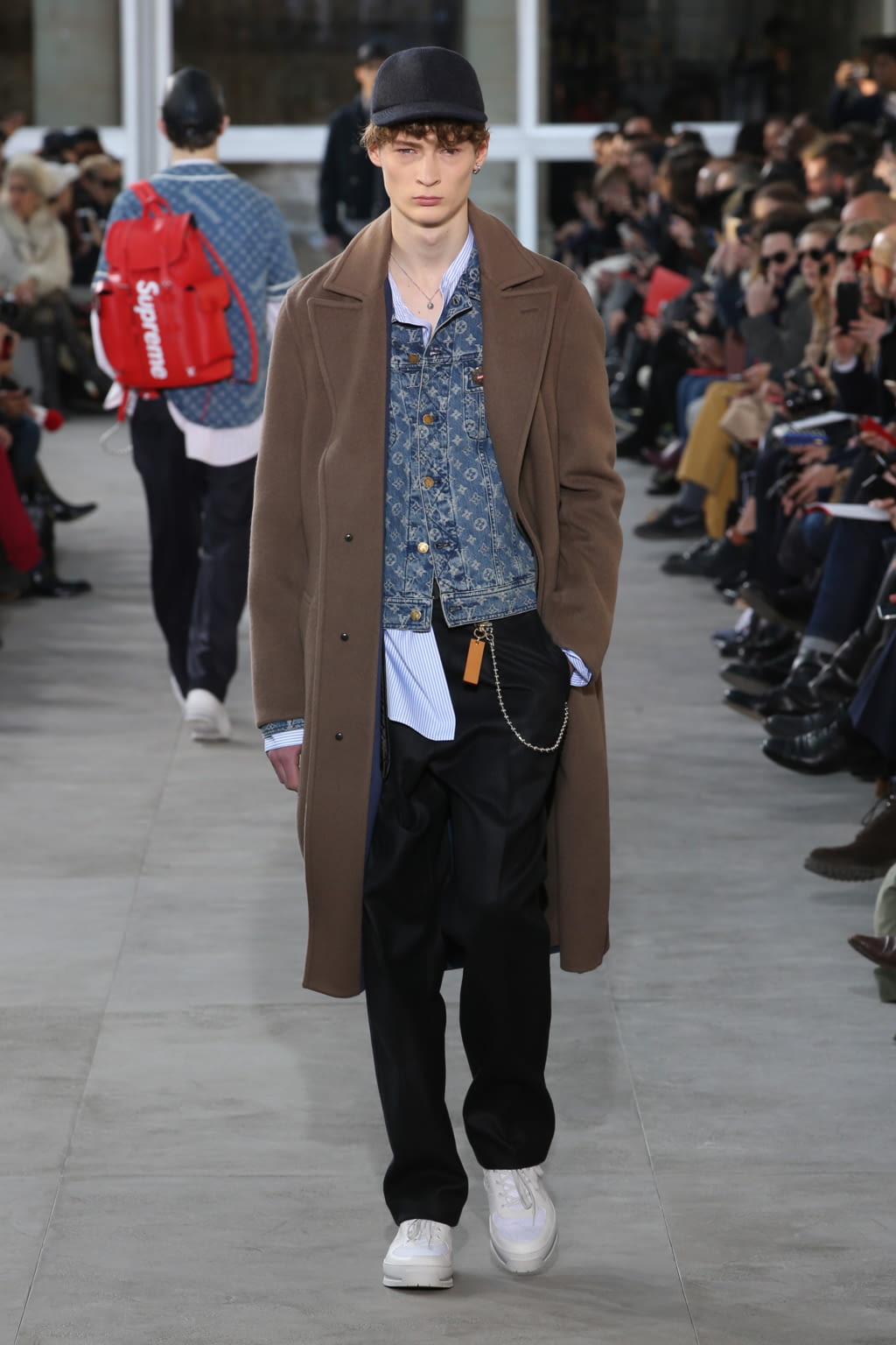 Fashion Week Paris Fall/Winter 2017 look 13 from the Louis Vuitton collection menswear