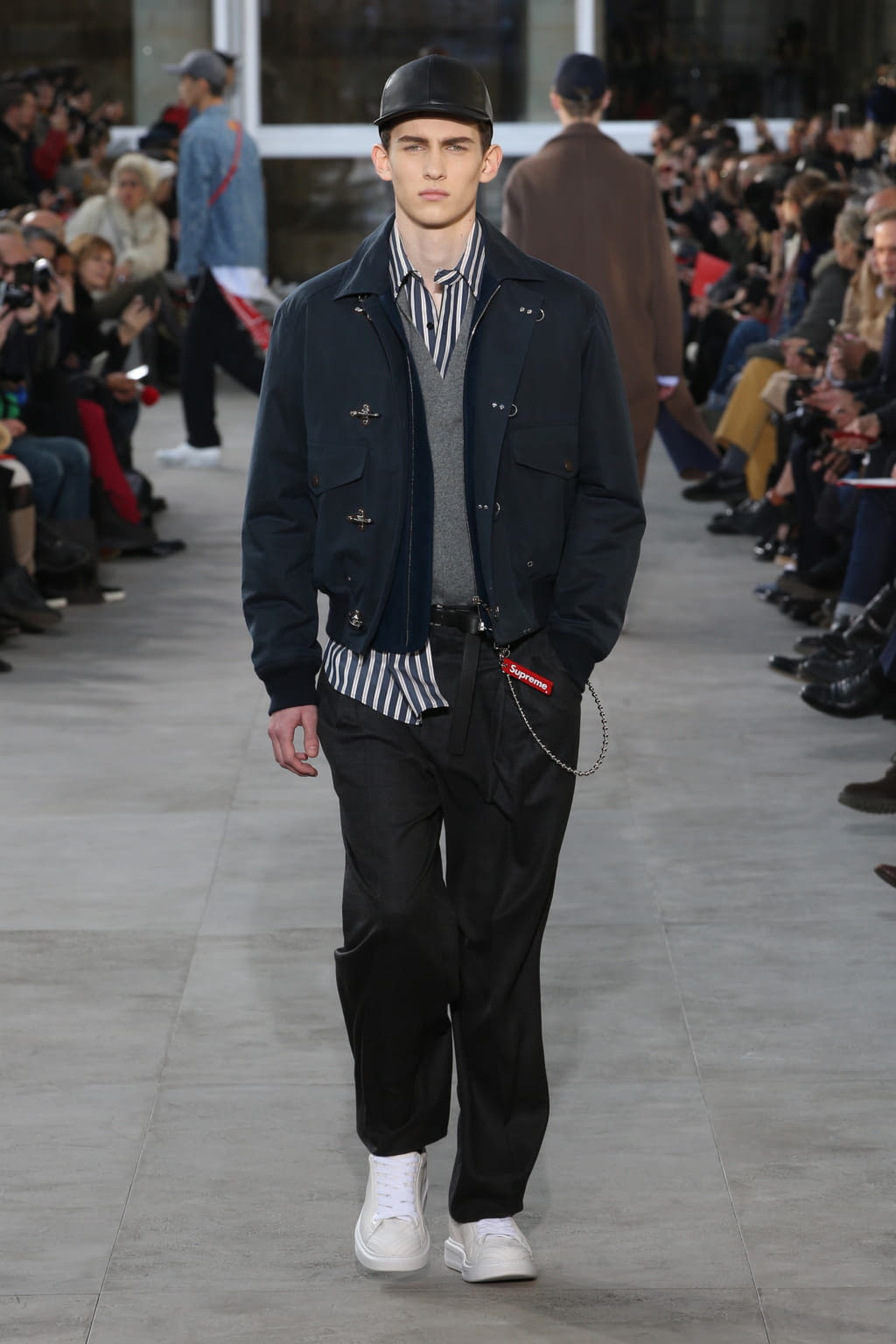 Fashion Week Paris Fall/Winter 2017 look 16 from the Louis Vuitton collection menswear