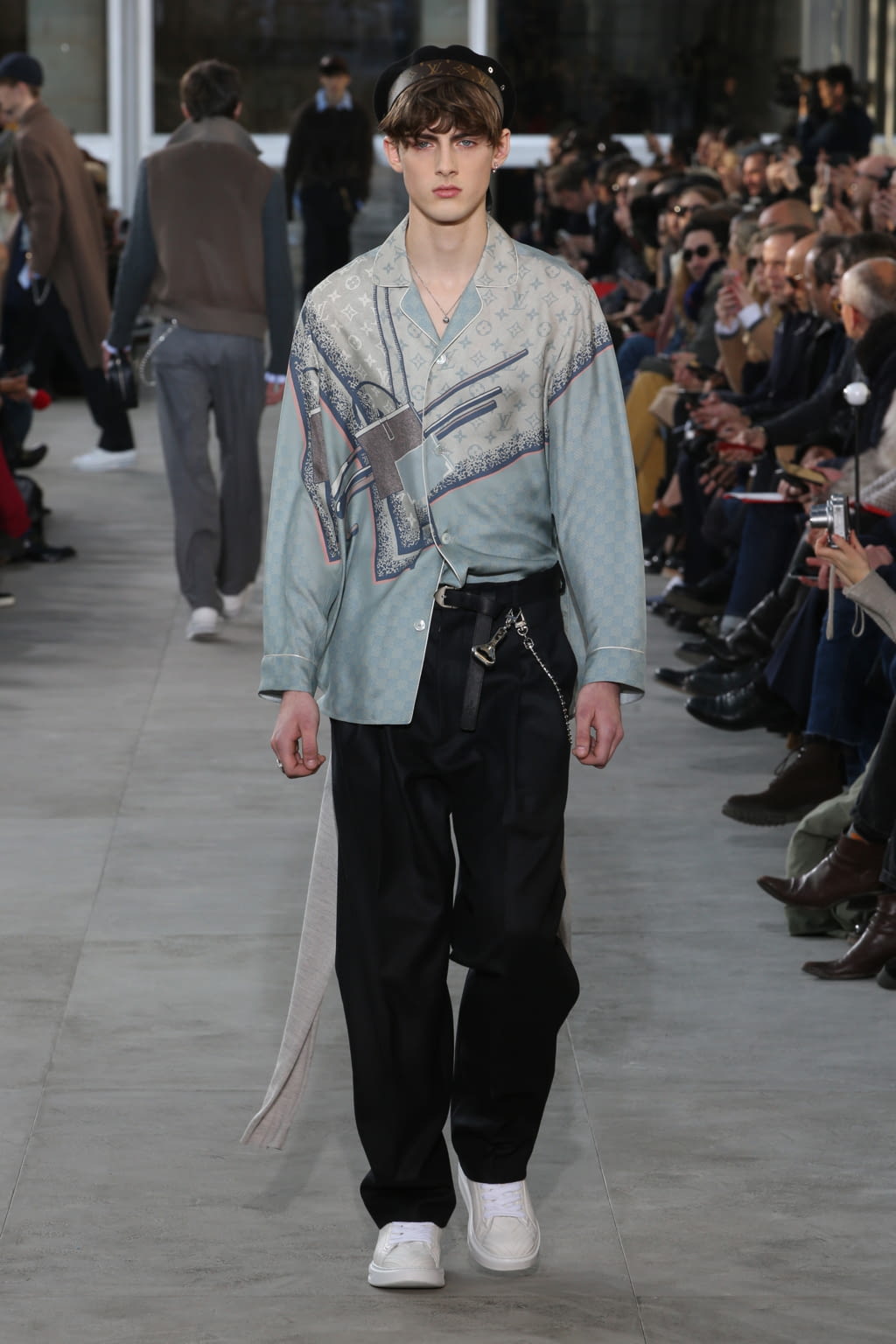 Fashion Week Paris Fall/Winter 2017 look 17 from the Louis Vuitton collection 男装