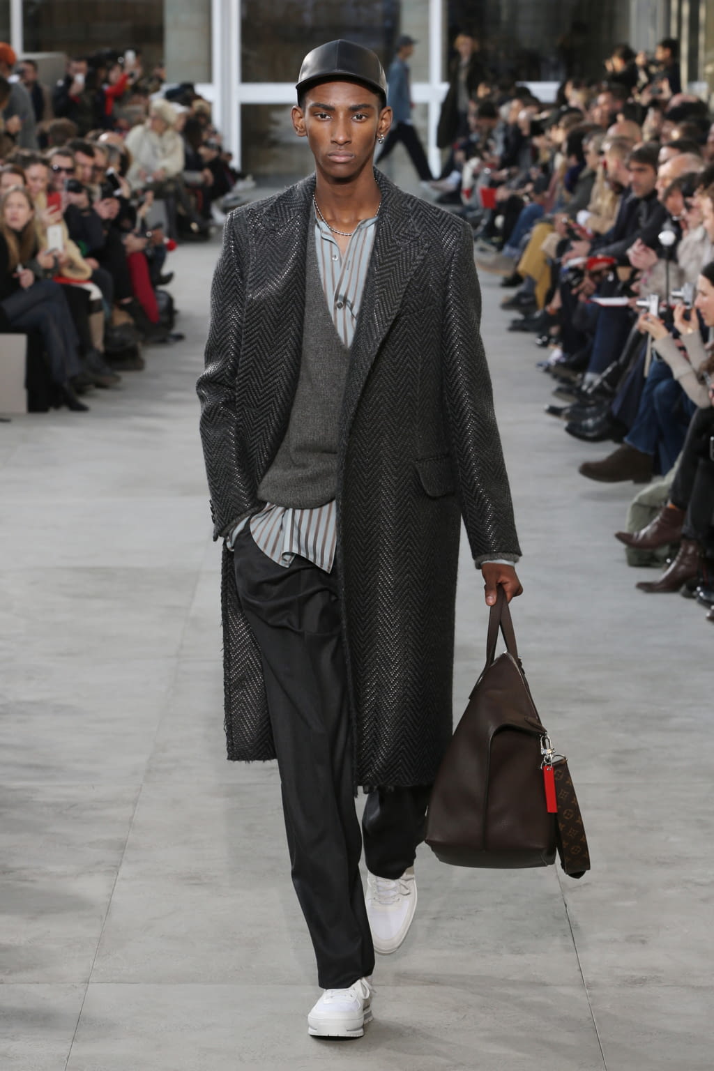 Fashion Week Paris Fall/Winter 2017 look 18 from the Louis Vuitton collection menswear
