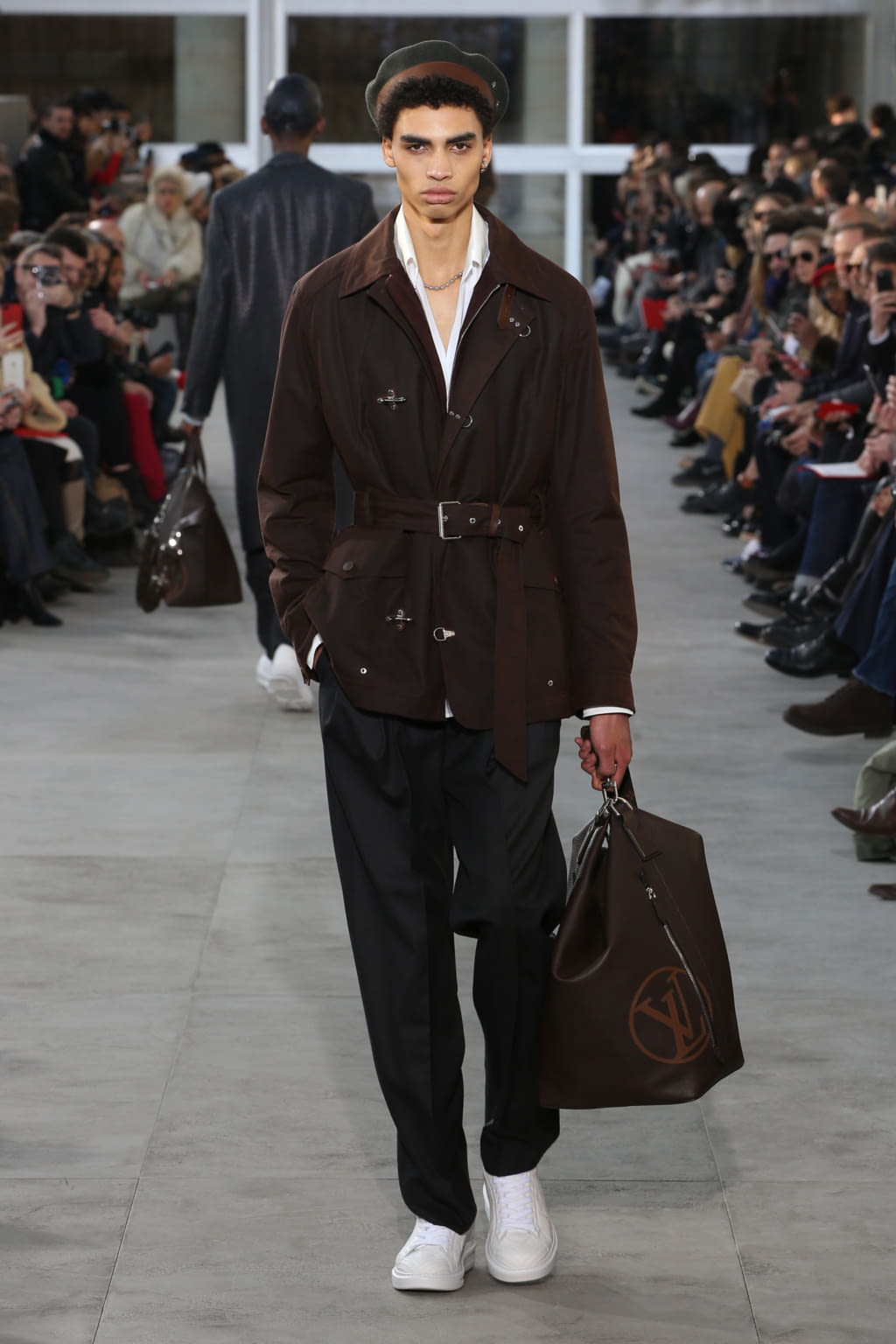 Fashion Week Paris Fall/Winter 2017 look 21 from the Louis Vuitton collection menswear