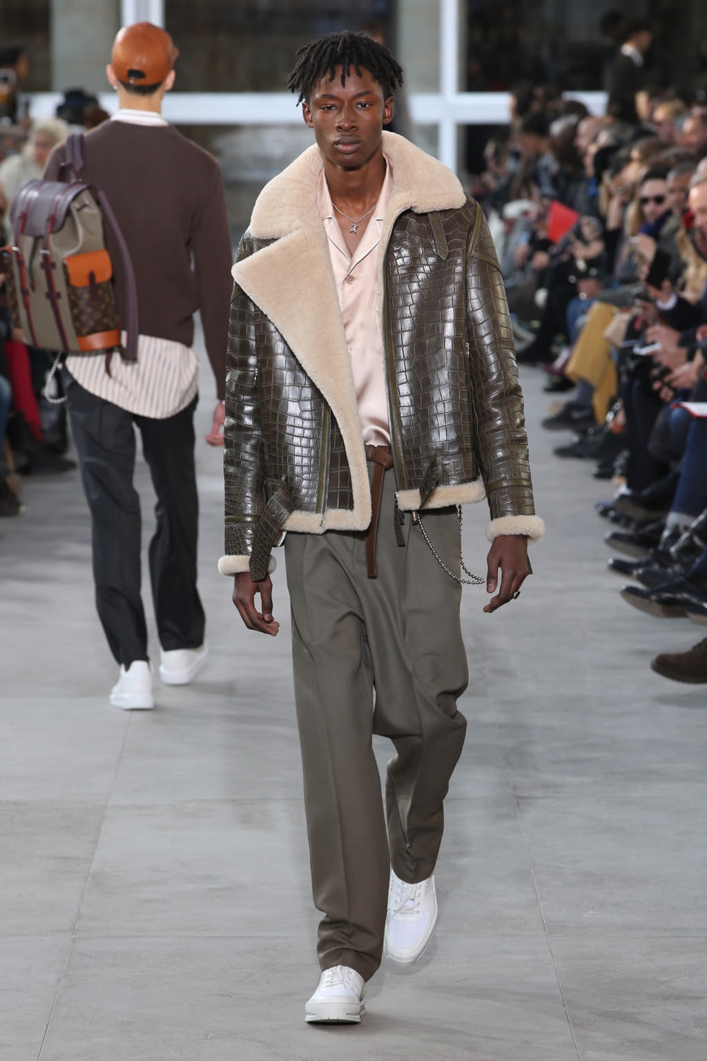 Fashion Week Paris Fall/Winter 2017 look 32 from the Louis Vuitton collection menswear