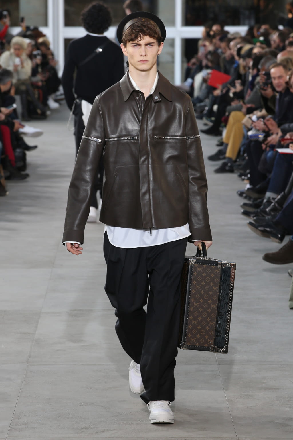 Fashion Week Paris Fall/Winter 2017 look 39 from the Louis Vuitton collection 男装