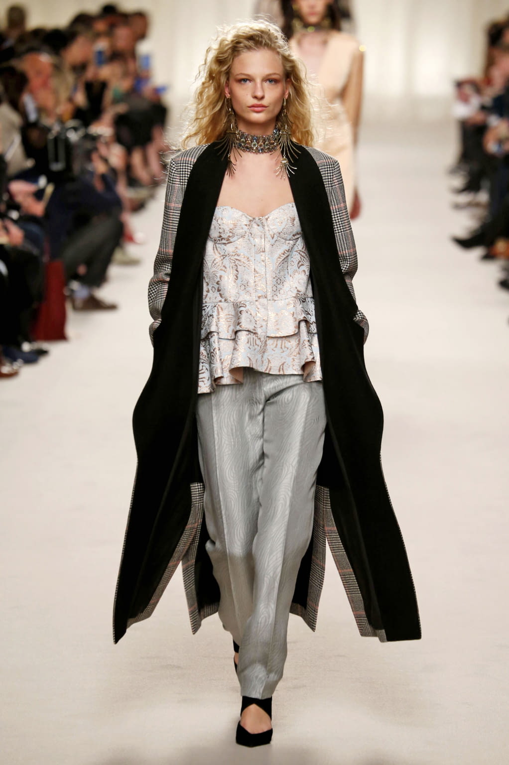 Fashion Week Paris Fall/Winter 2016 look 4 de la collection Lanvin womenswear