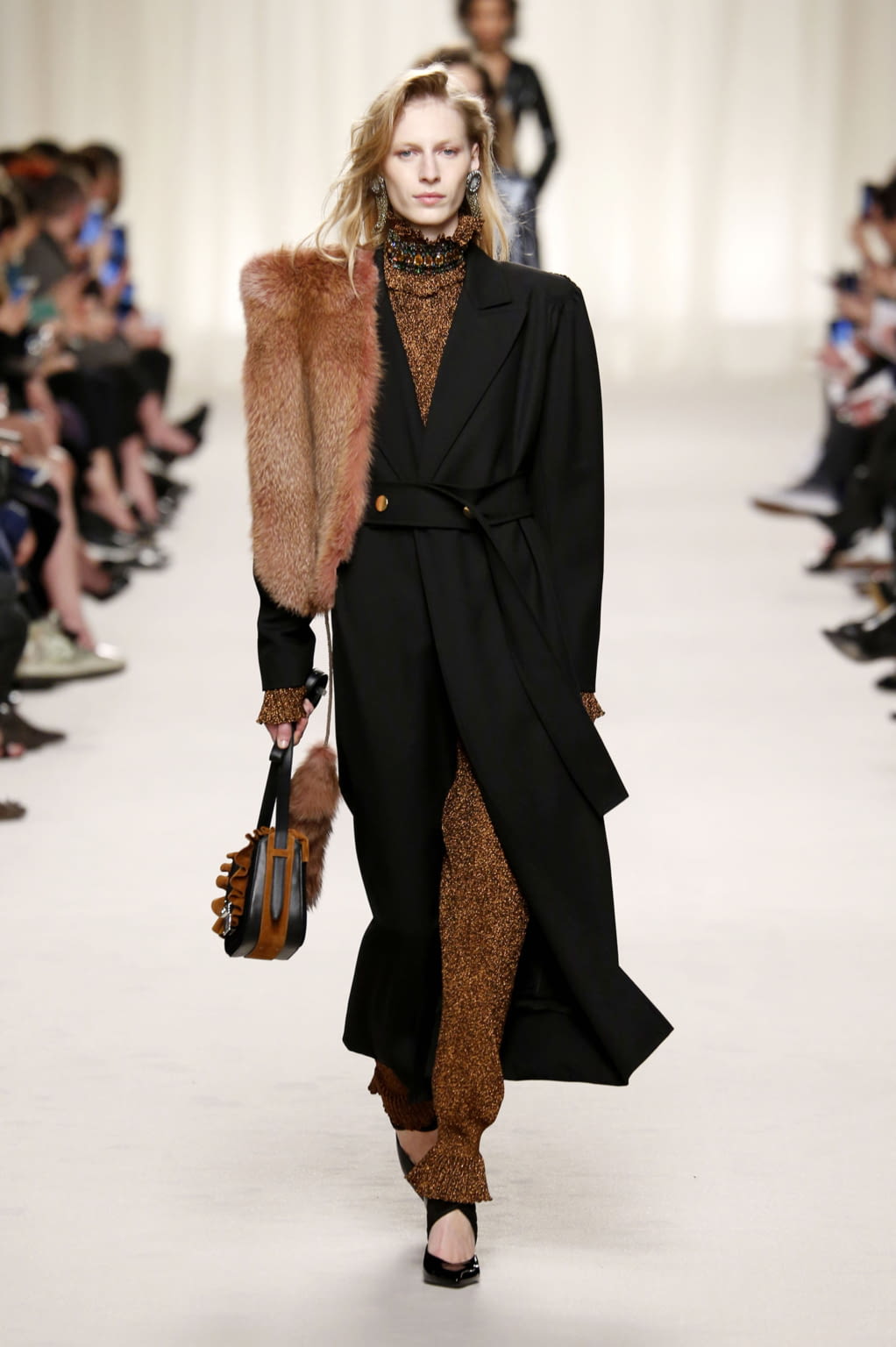 Fashion Week Paris Fall/Winter 2016 look 37 from the Lanvin collection womenswear