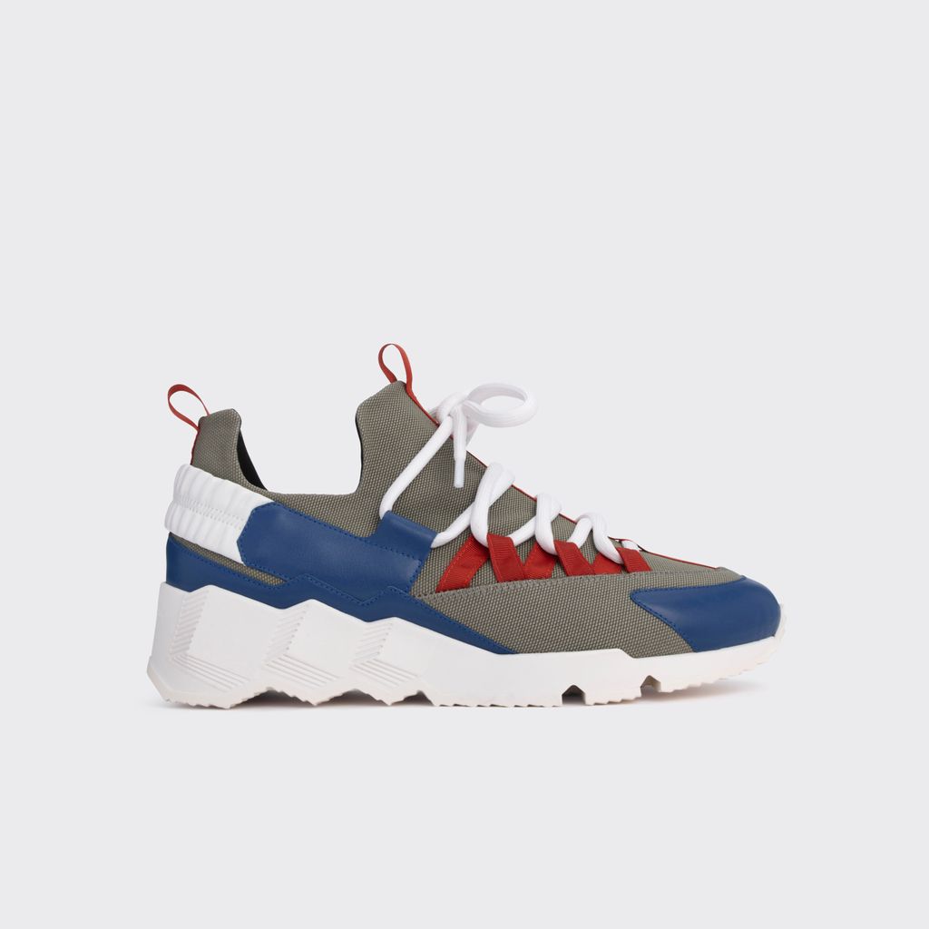 Fashion Week Paris Fall/Winter 2025 look 22 from the Pierre Hardy collection 男装配饰