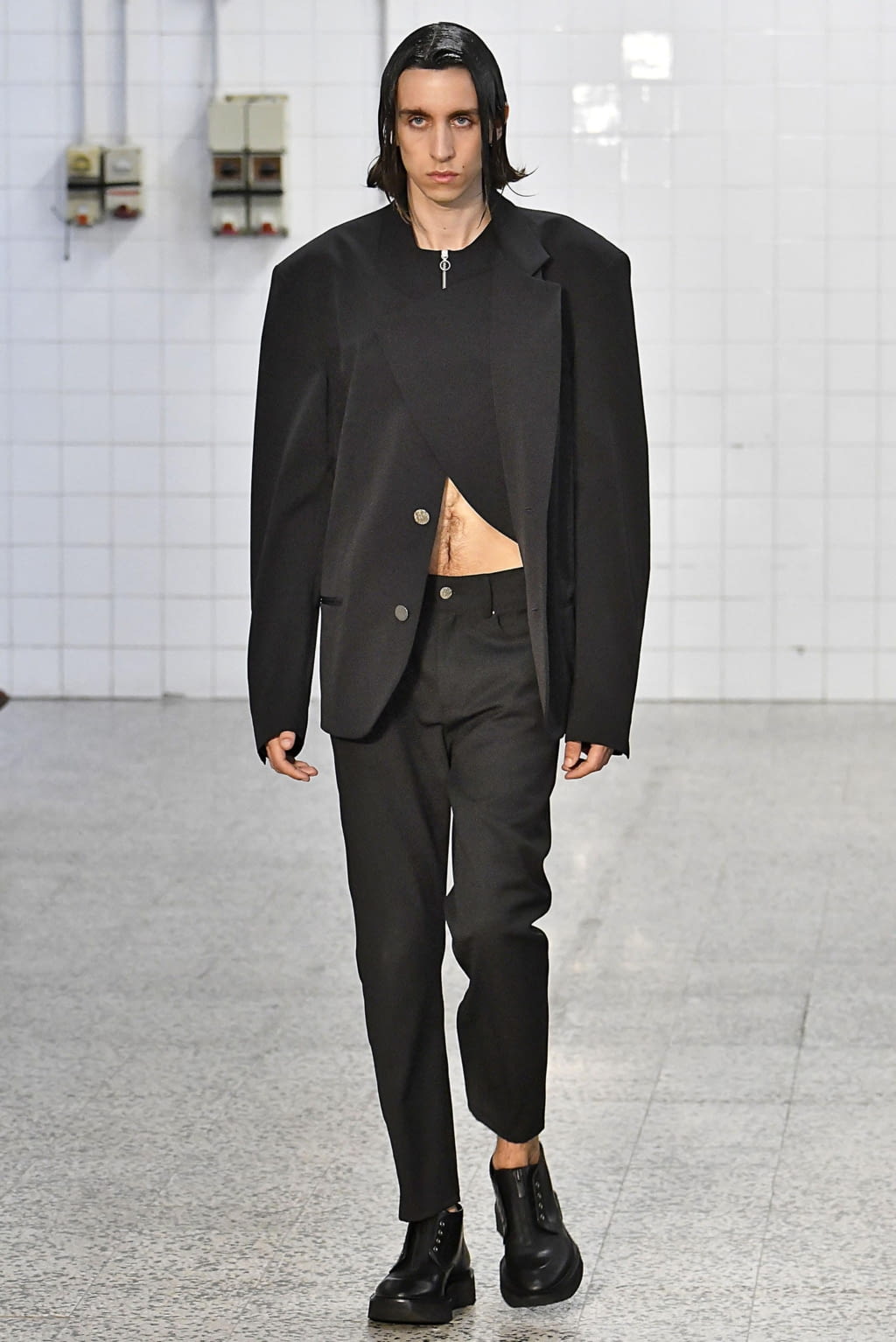 Fashion Week Milan Spring/Summer 2019 look 2 from the M1992 collection 男装