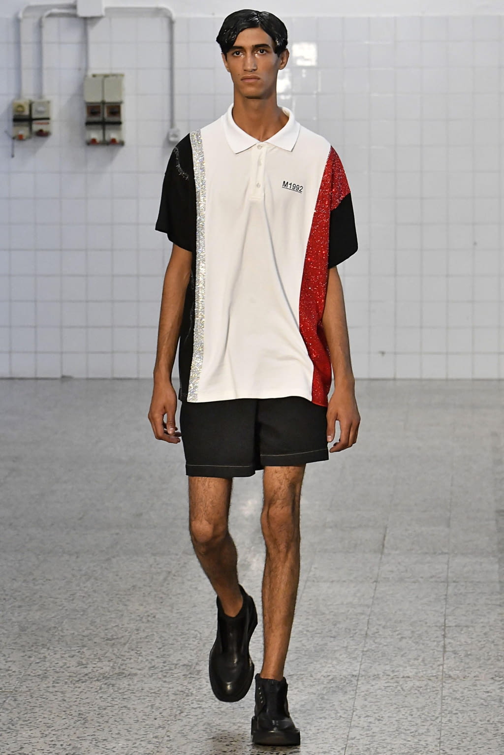 Fashion Week Milan Spring/Summer 2019 look 24 from the M1992 collection 男装