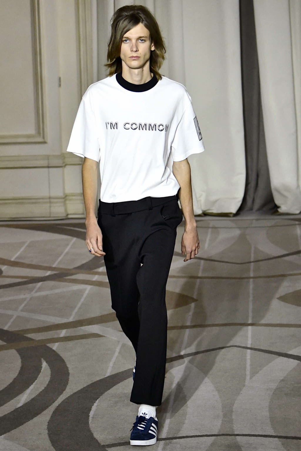 Fashion Week Milan Fall/Winter 2019 look 11 from the M1992 collection 男装