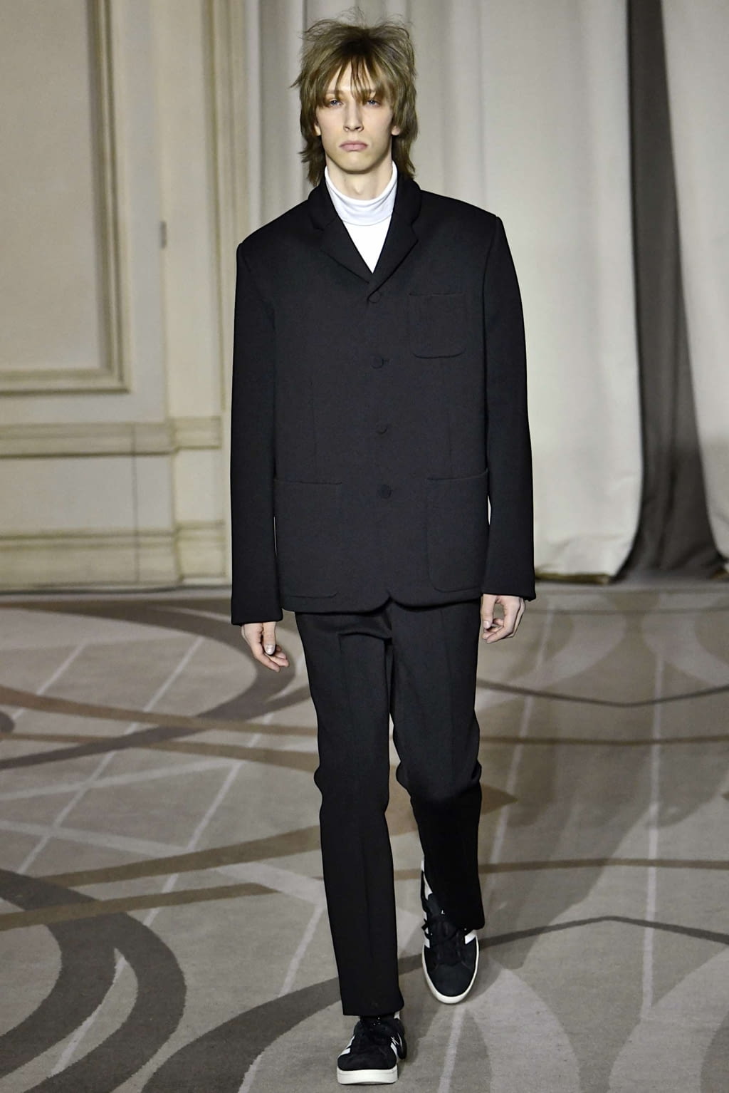 Fashion Week Milan Fall/Winter 2019 look 15 from the M1992 collection 男装