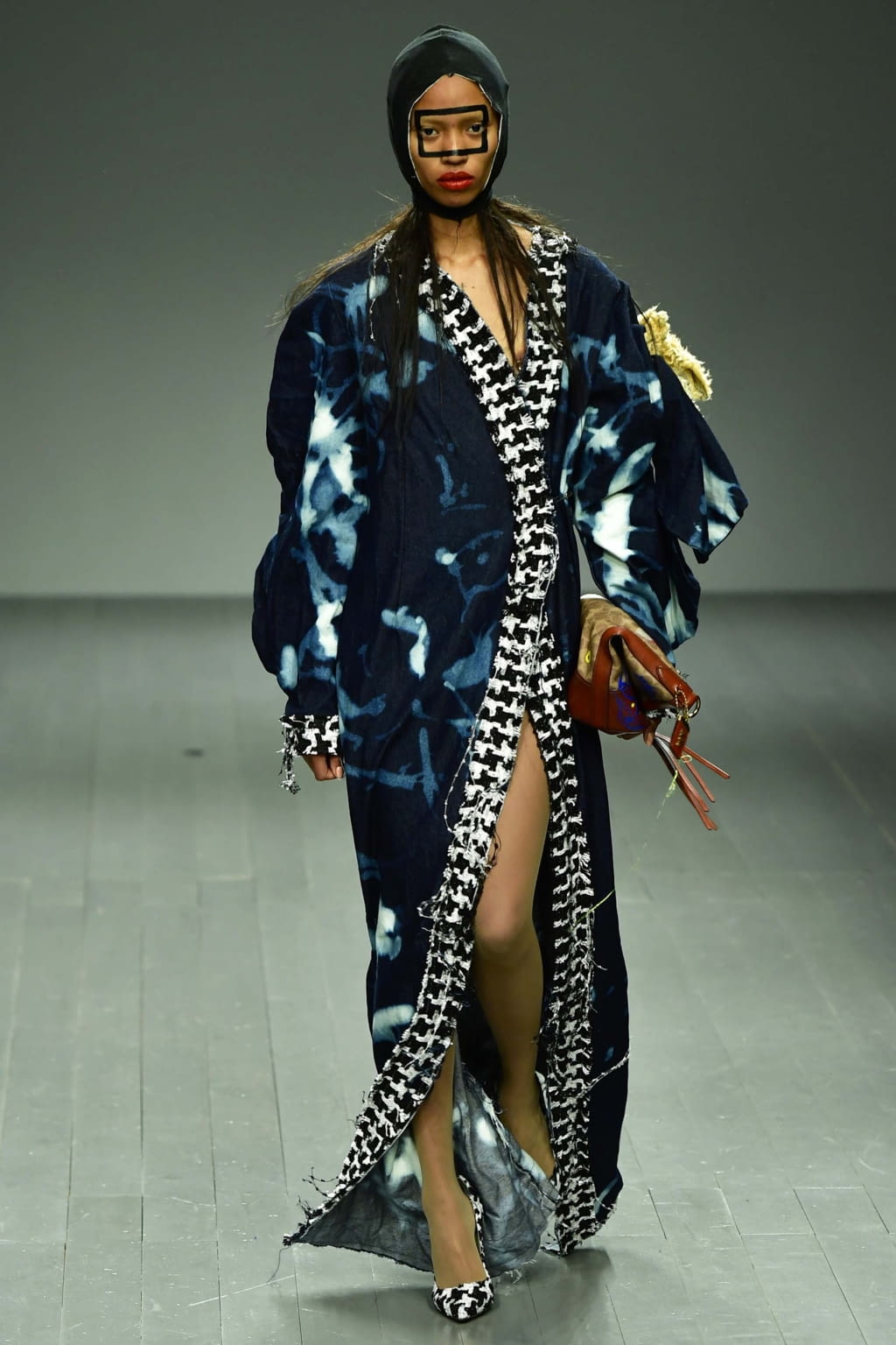 Fashion Week London Fall/Winter 2018 look 12 from the Matty Bovan collection womenswear