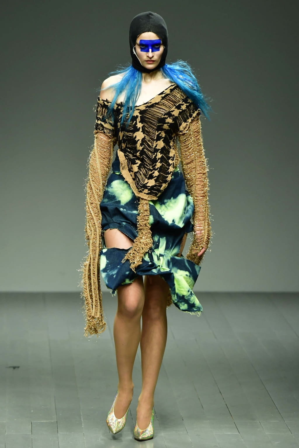 Fashion Week London Fall/Winter 2018 look 24 from the Matty Bovan collection womenswear