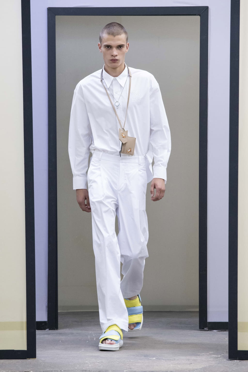 Fashion Week Paris Spring/Summer 2020 look 10 from the Maison Kitsuné collection 男装