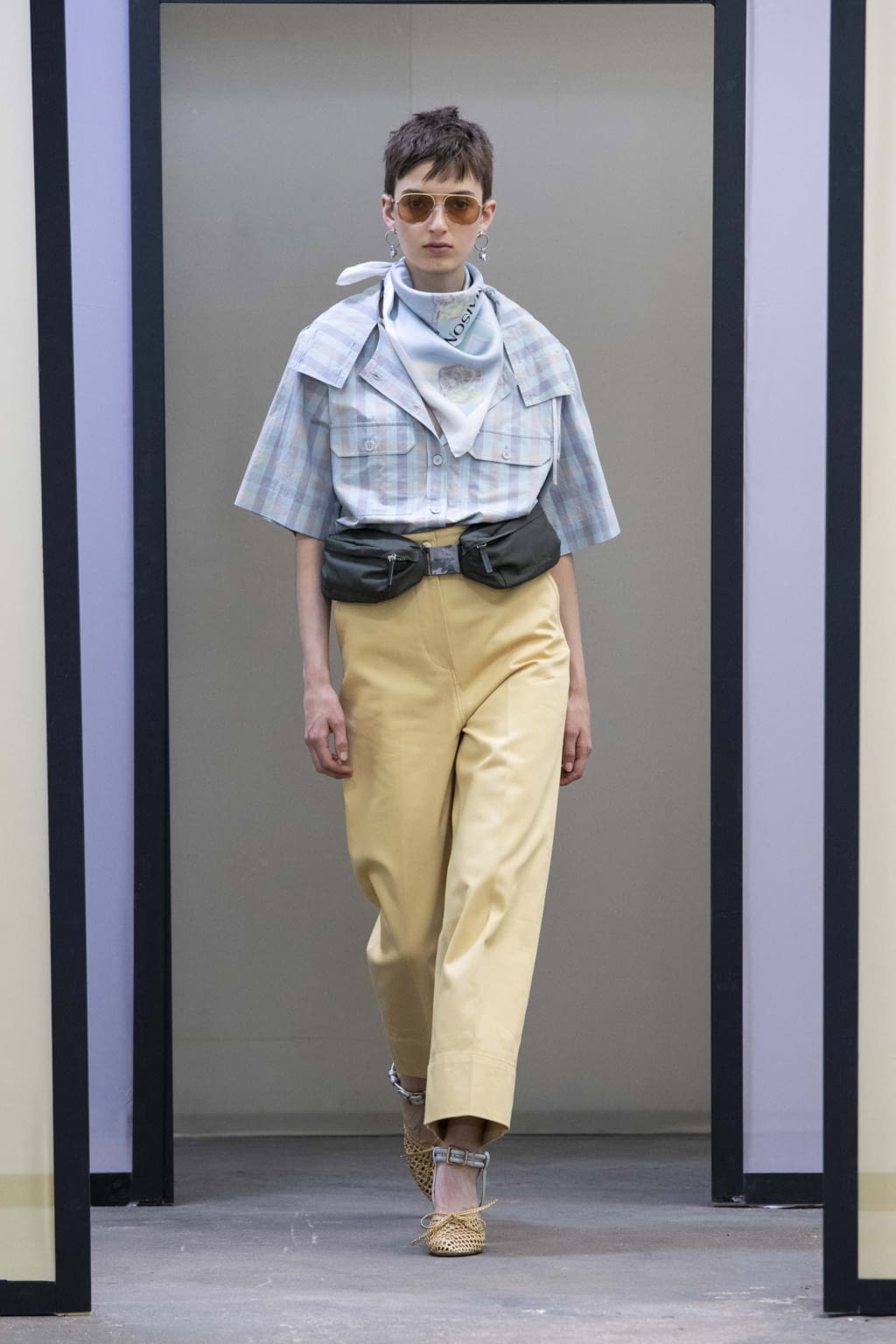 Fashion Week Paris Spring/Summer 2020 look 12 de la collection Maison Kitsuné womenswear