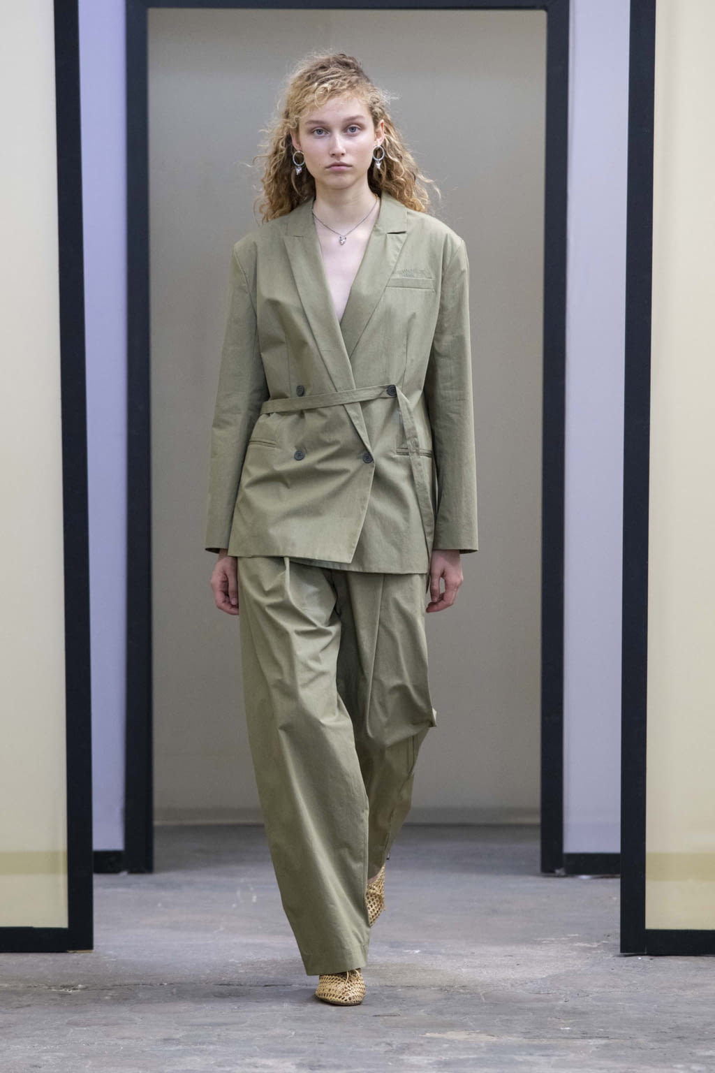 Fashion Week Paris Spring/Summer 2020 look 13 from the Maison Kitsuné collection 男装