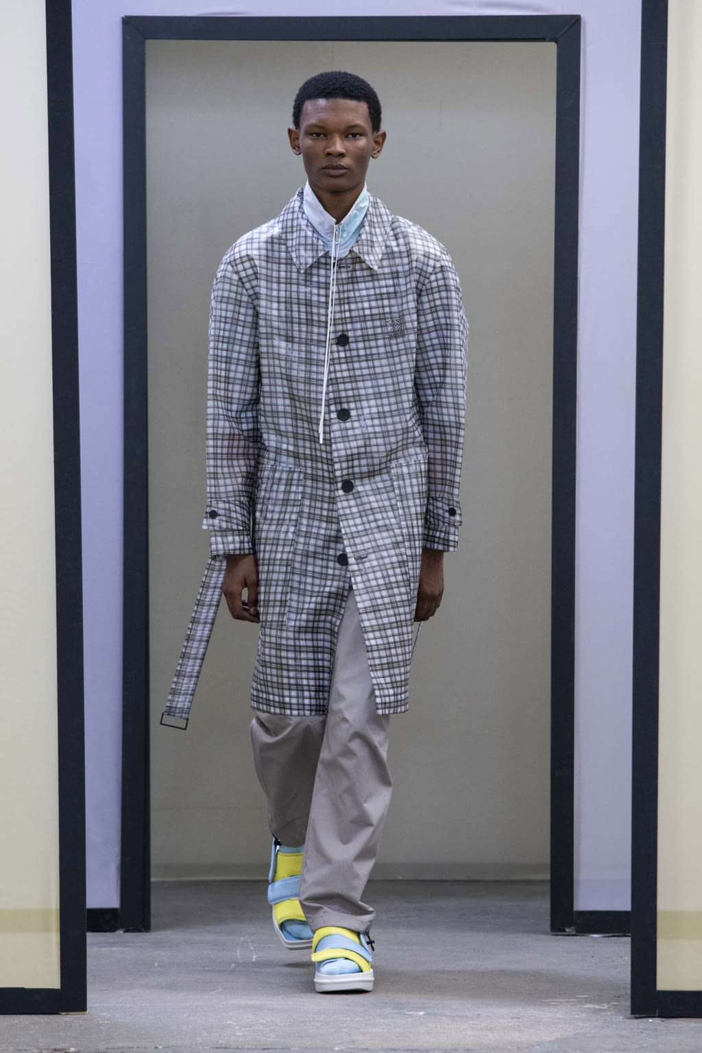 Fashion Week Paris Spring/Summer 2020 look 16 from the Maison Kitsuné collection 男装