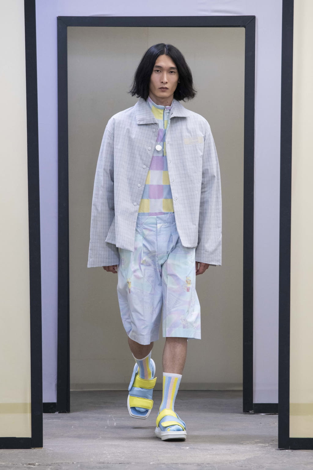 Fashion Week Paris Spring/Summer 2020 look 18 from the Maison Kitsuné collection 男装
