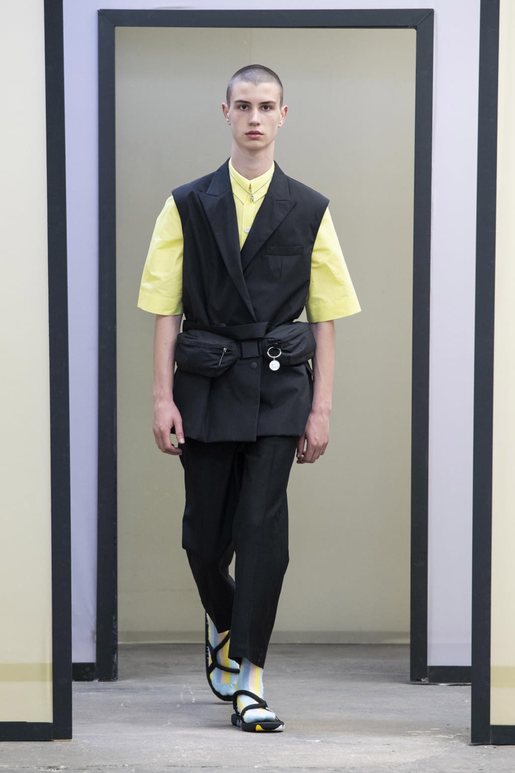 Fashion Week Paris Spring/Summer 2020 look 1 from the Maison Kitsuné collection 男装