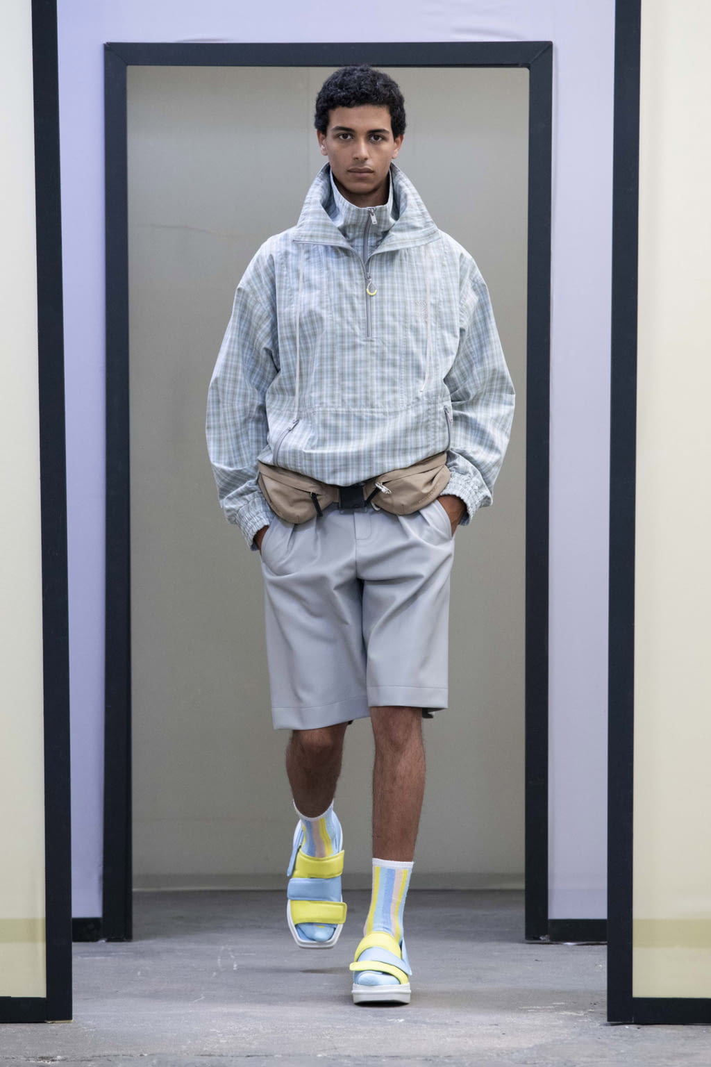 Fashion Week Paris Spring/Summer 2020 look 20 from the Maison Kitsuné collection 男装
