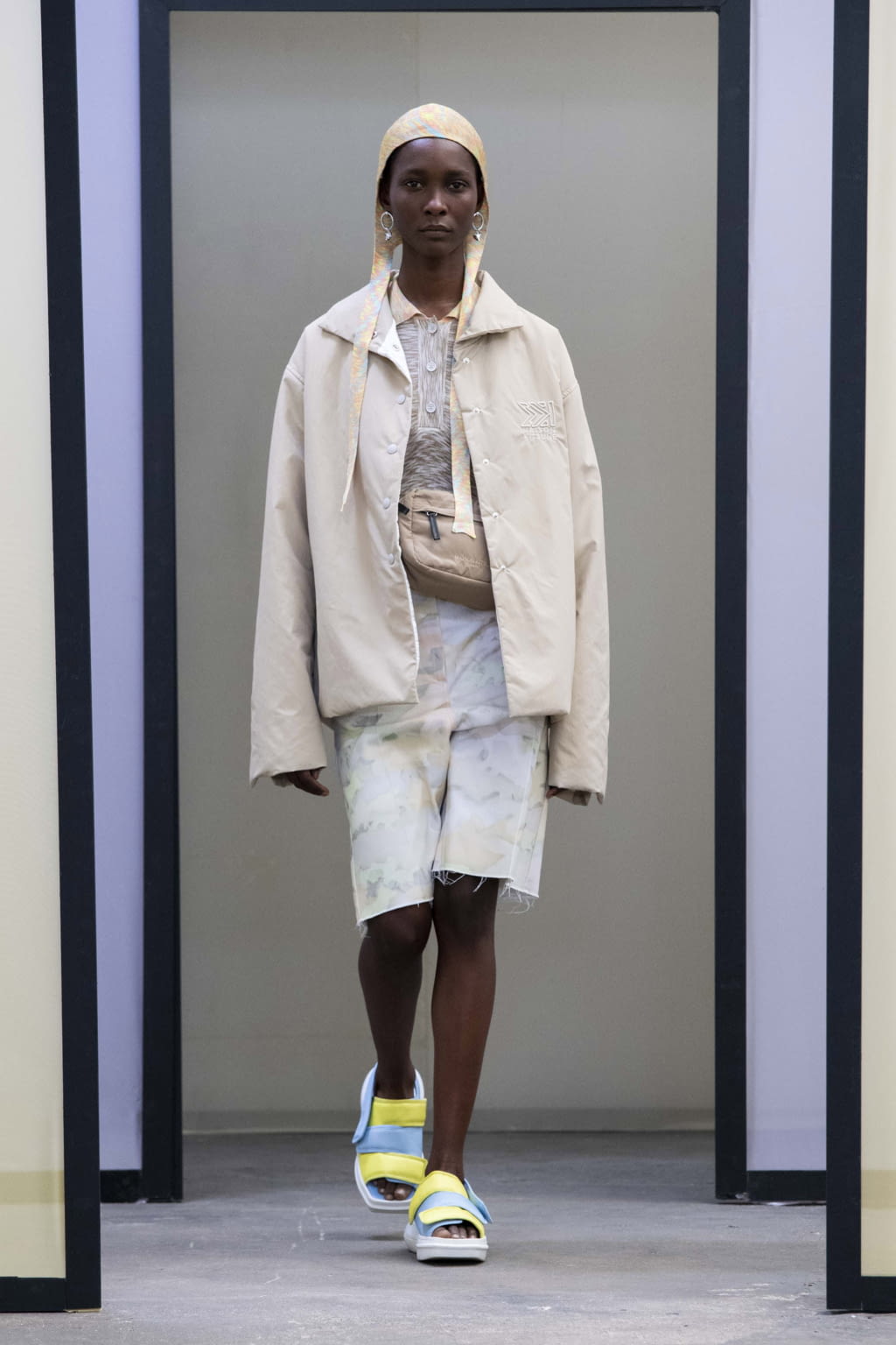 Fashion Week Paris Spring/Summer 2020 look 22 from the Maison Kitsuné collection 男装