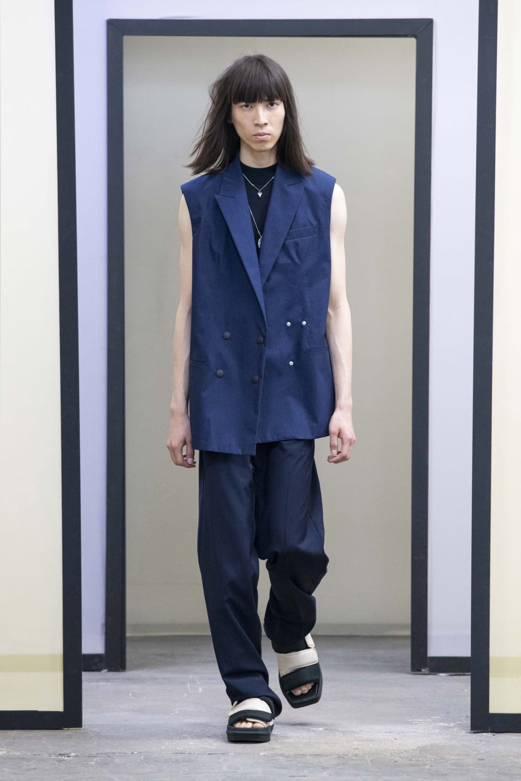 Fashion Week Paris Spring/Summer 2020 look 26 from the Maison Kitsuné collection 男装