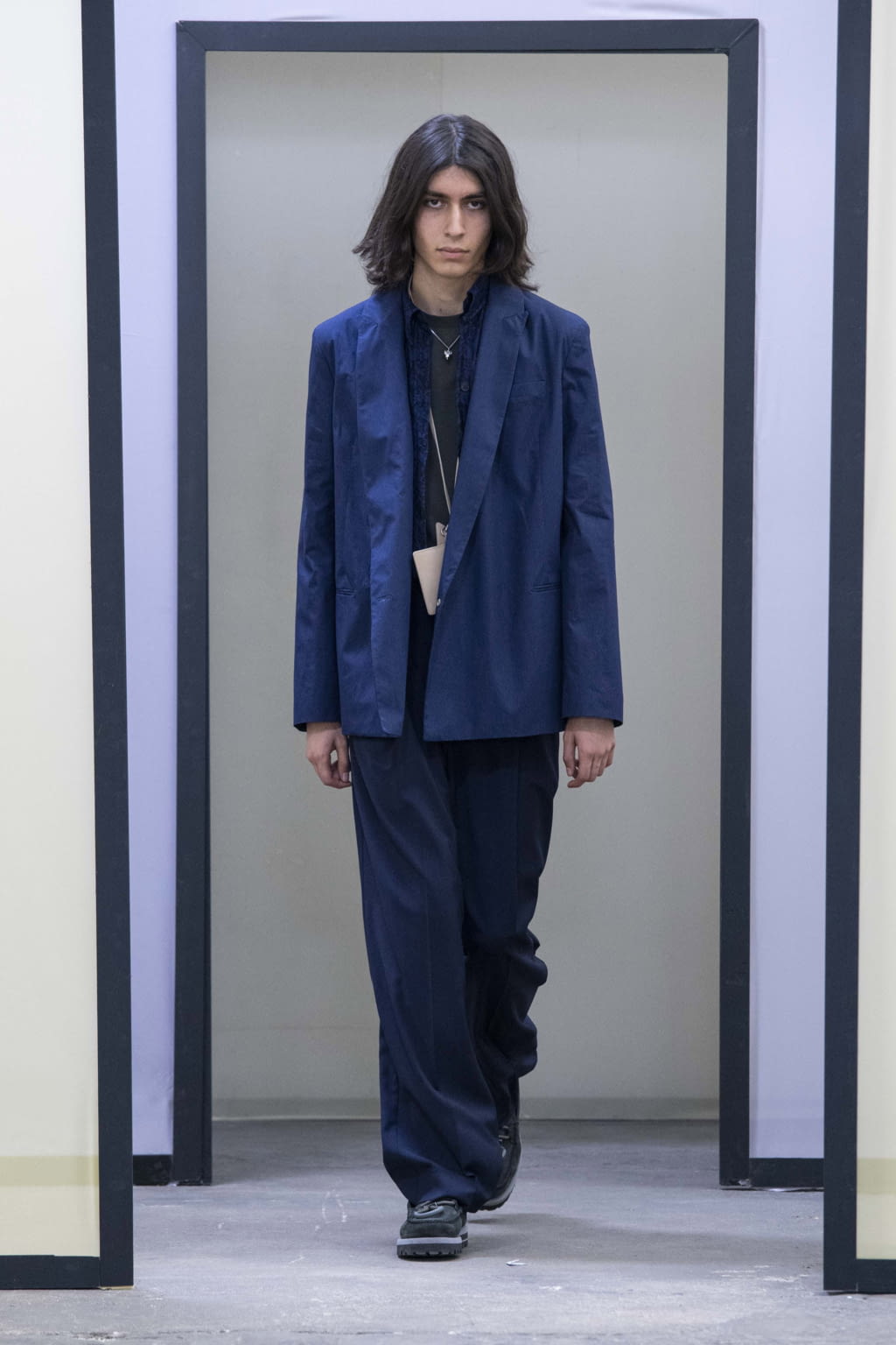 Fashion Week Paris Spring/Summer 2020 look 27 from the Maison Kitsuné collection 男装