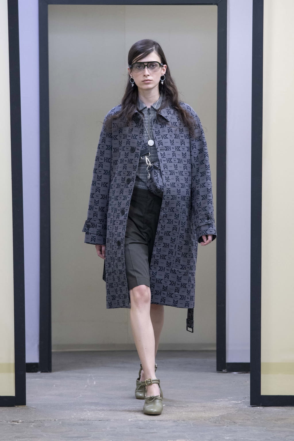 Fashion Week Paris Spring/Summer 2020 look 28 from the Maison Kitsuné collection womenswear