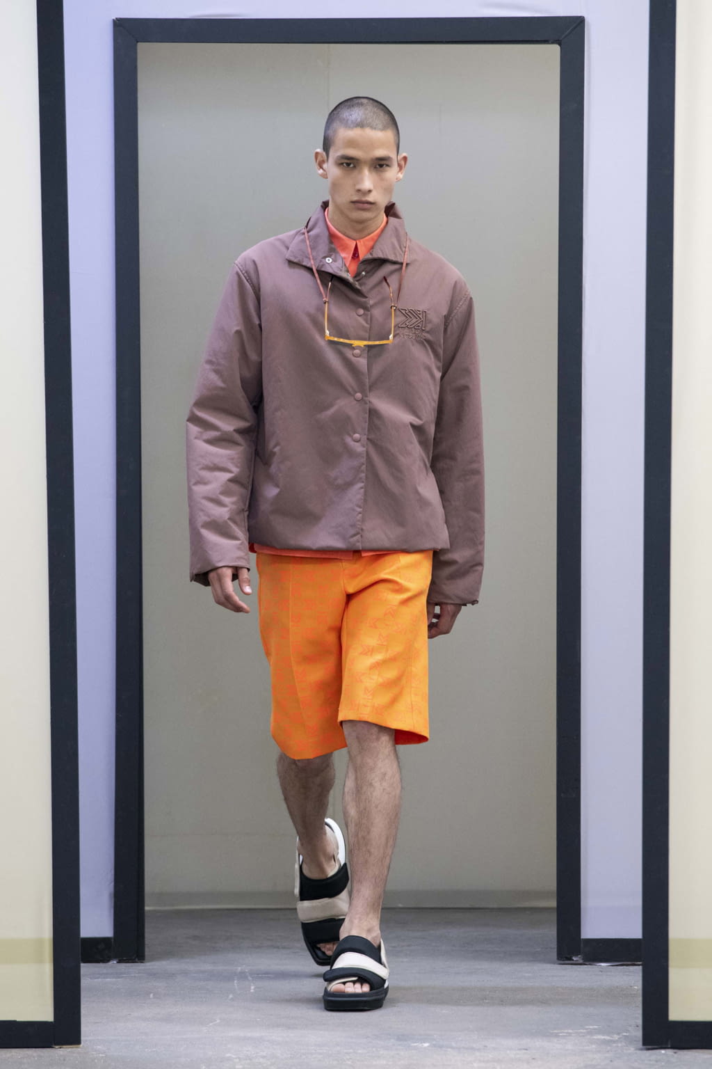 Fashion Week Paris Spring/Summer 2020 look 35 from the Maison Kitsuné collection menswear