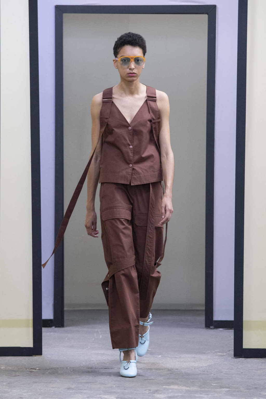 Fashion Week Paris Spring/Summer 2020 look 37 from the Maison Kitsuné collection 女装