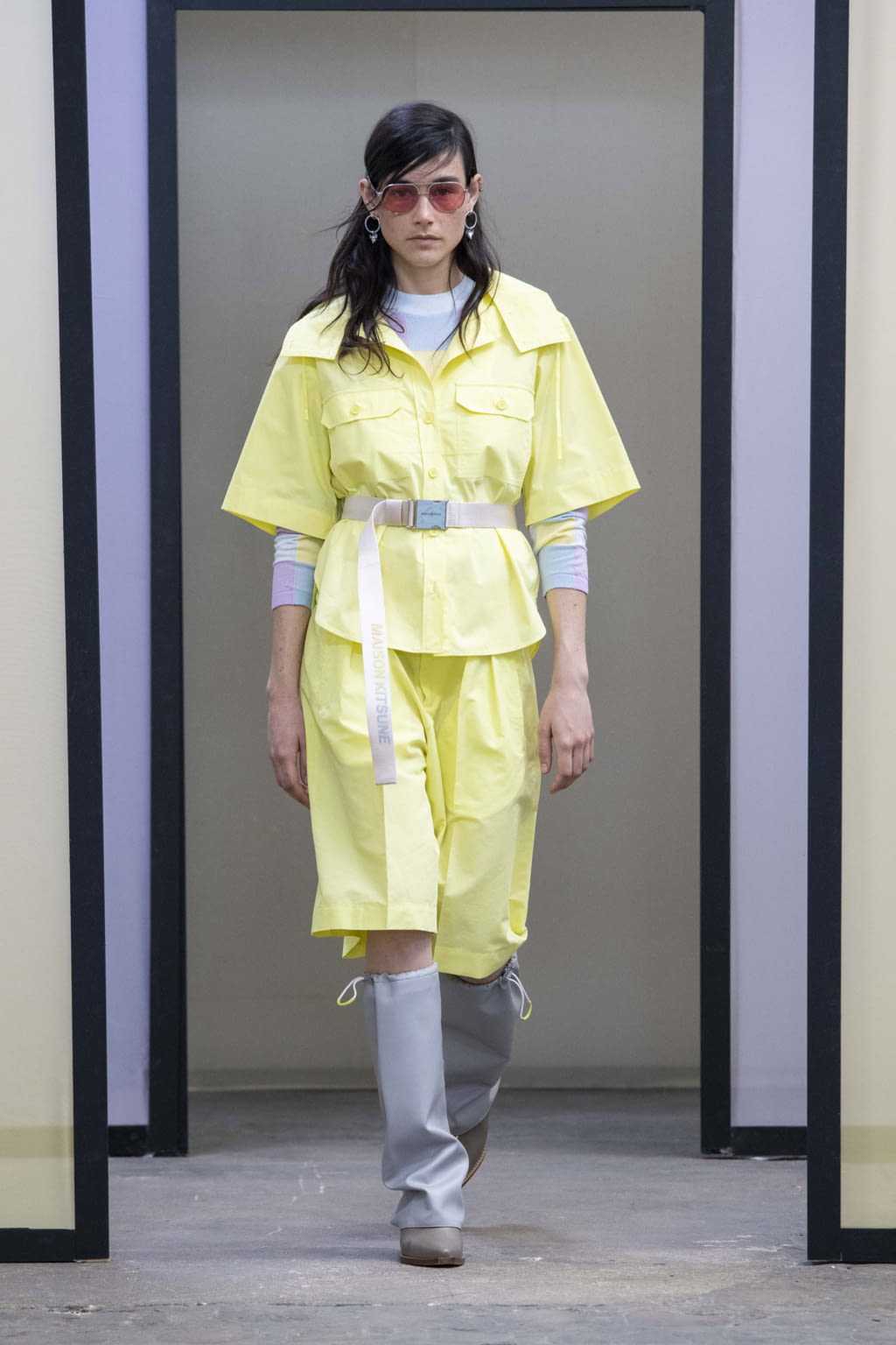 Fashion Week Paris Spring/Summer 2020 look 2 de la collection Maison Kitsuné menswear