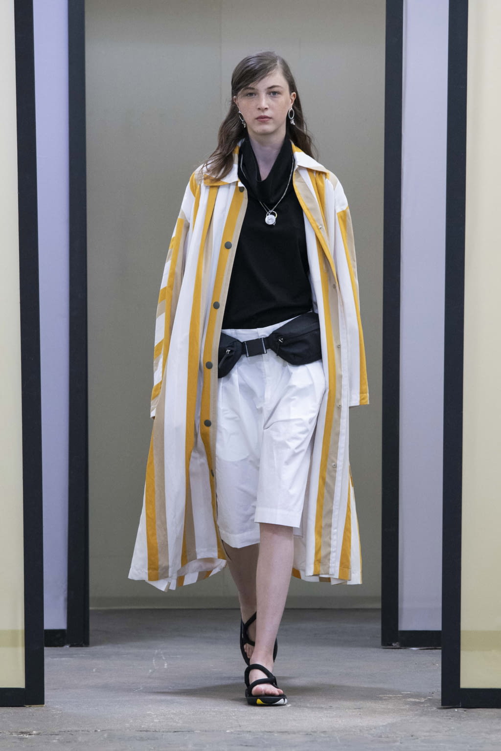 Fashion Week Paris Spring/Summer 2020 look 46 from the Maison Kitsuné collection 男装