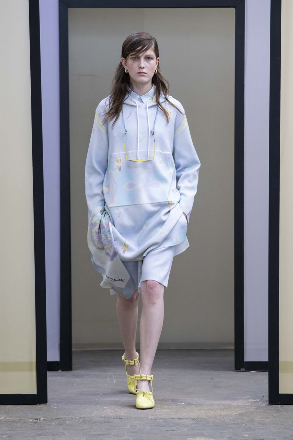 Fashion Week Paris Spring/Summer 2020 look 49 from the Maison Kitsuné collection 女装