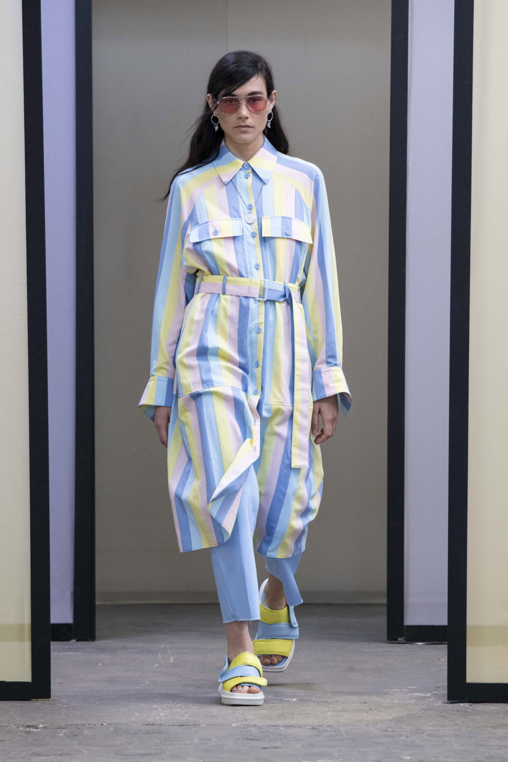 Fashion Week Paris Spring/Summer 2020 look 52 from the Maison Kitsuné collection 男装