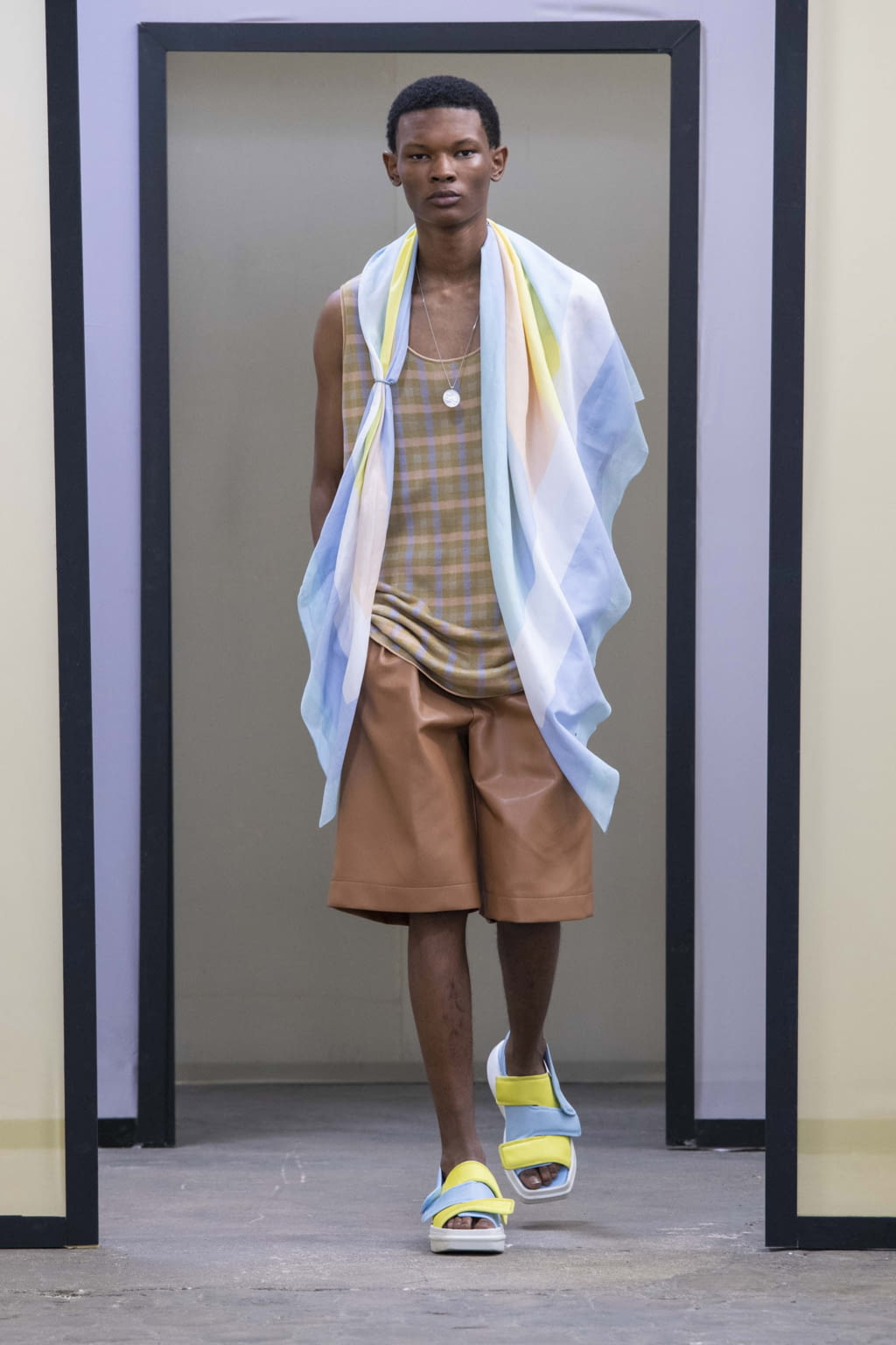 Fashion Week Paris Spring/Summer 2020 look 9 from the Maison Kitsuné collection menswear