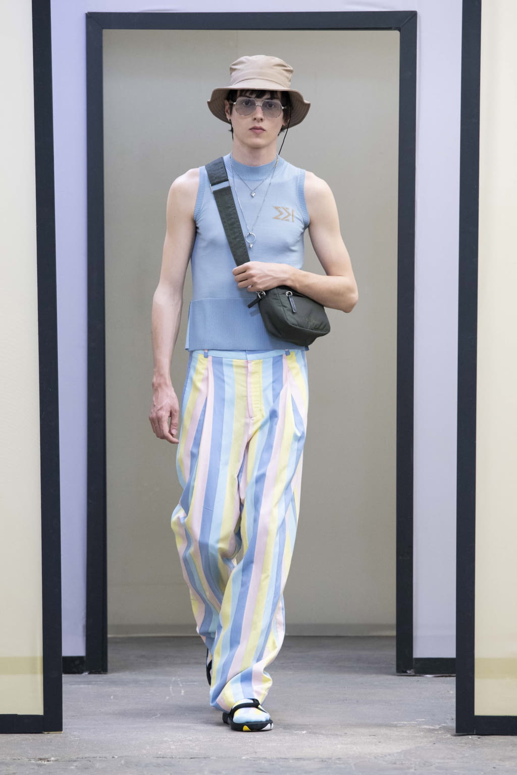 Fashion Week Paris Spring/Summer 2020 look 7 from the Maison Kitsuné collection menswear