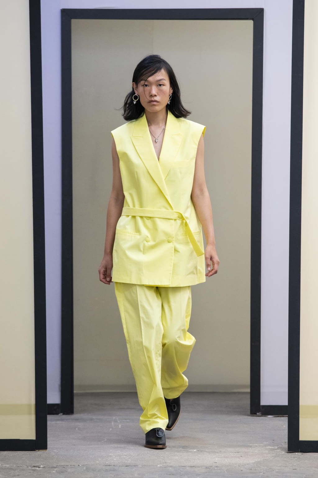 Fashion Week Paris Spring/Summer 2020 look 8 de la collection Maison Kitsuné menswear