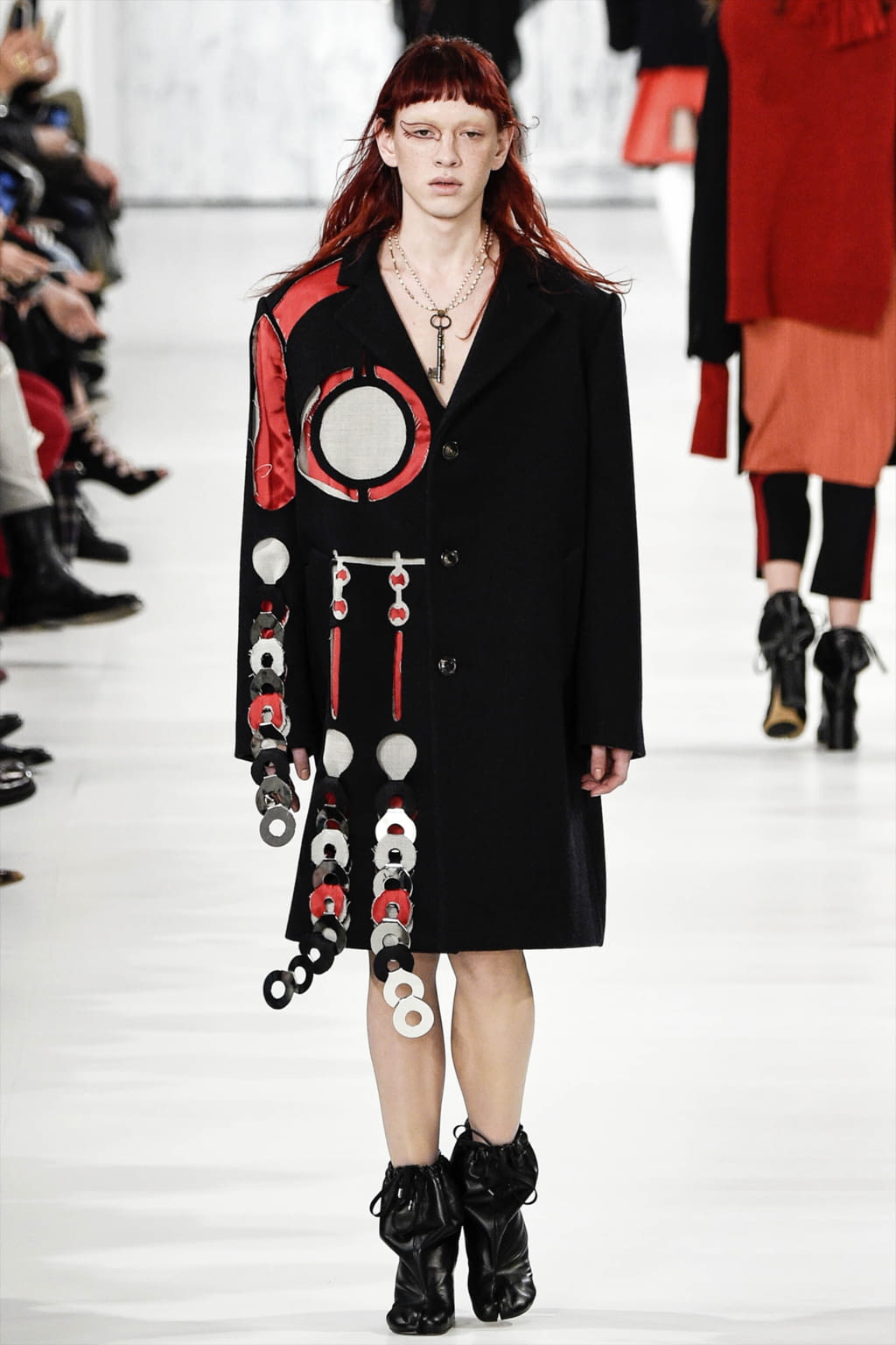 Fashion Week Paris Fall/Winter 2017 look 19 from the Maison Margiela collection womenswear